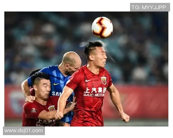 上海足球队的辉煌历程与突破之路全景纪实